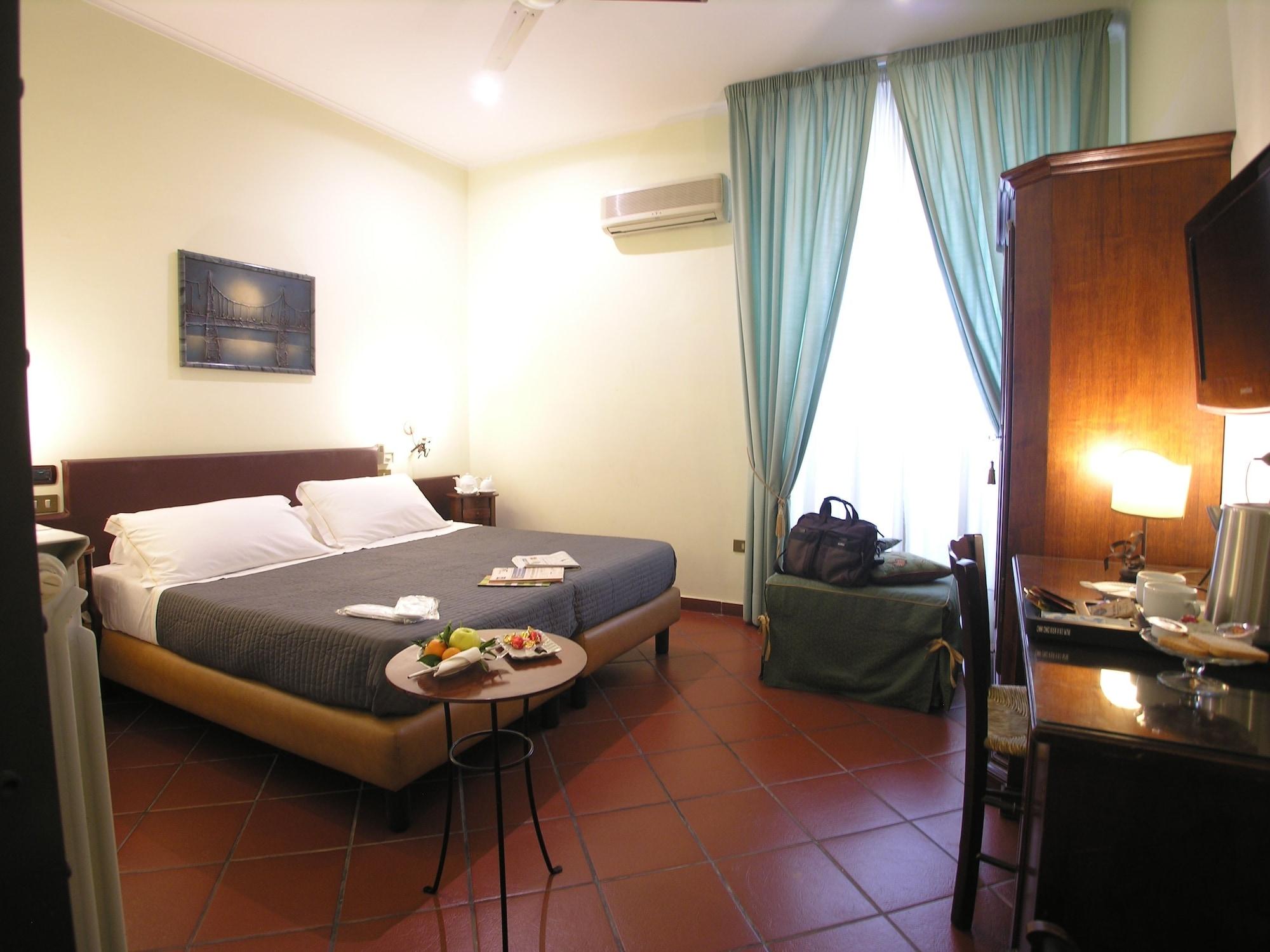 Hotel Toledo نابولي المظهر الخارجي الصورة